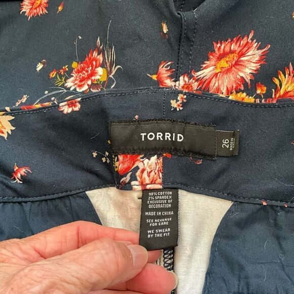 Torrid Womens Plus Size 26 Sateen Floral Shorts Black Pink Red Roses Belted - Picture 11 of 13